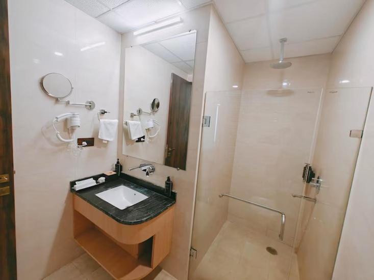 Hotel Avadh Classio Near By Ram Mandir Faizabad Экстерьер фото